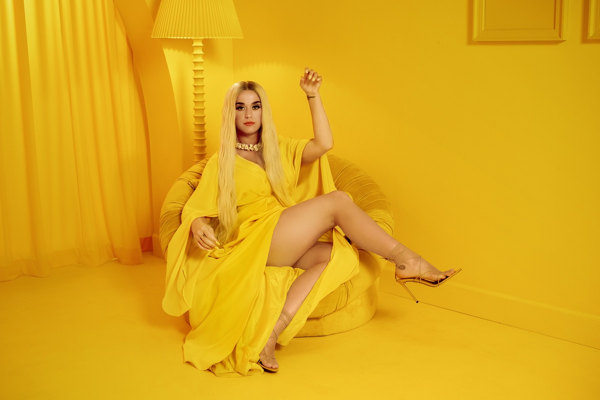 Katy Perry Collaborates with Behr Paint and Spotify for Music in Colour
